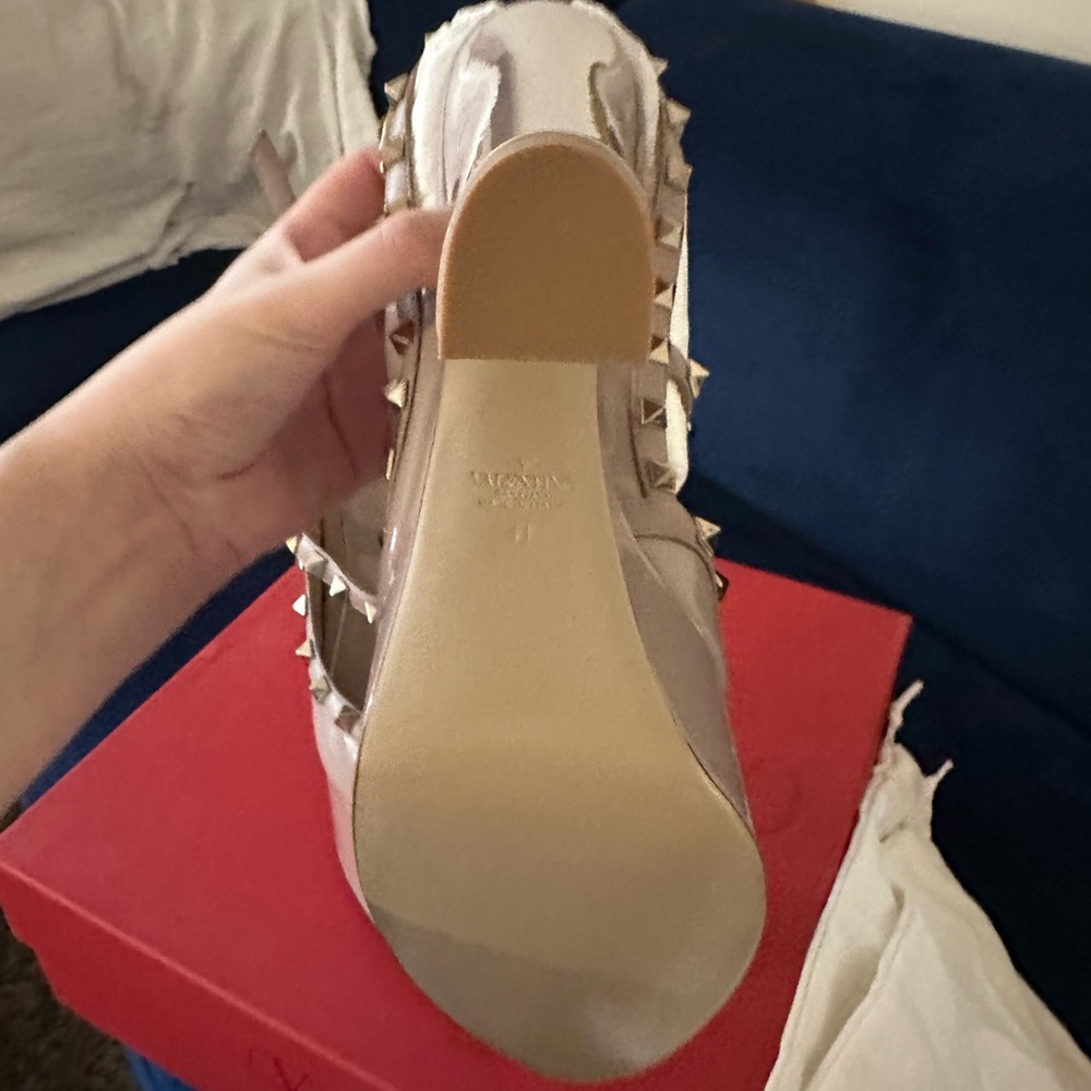 Valentino Garavani Patent Platform Sandal in Nude with Gold Studs - Picture 7 of 12